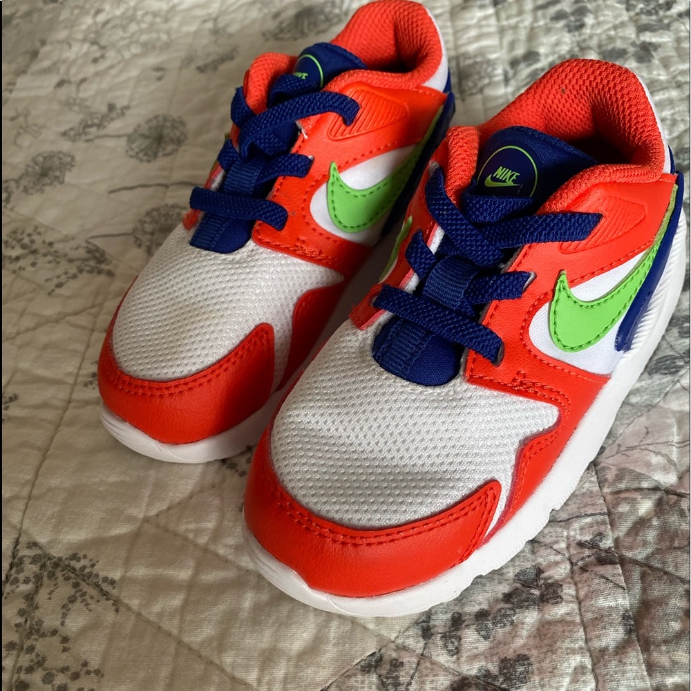 Nike no tie sneakers